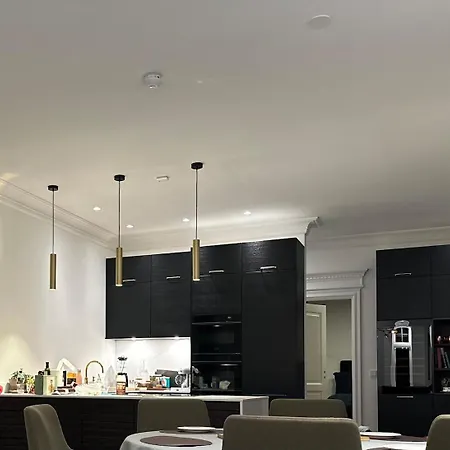 Elegant Three-bedroom With Stunning Sea Views - Limited Availability - Secure Your For Summer Apartment