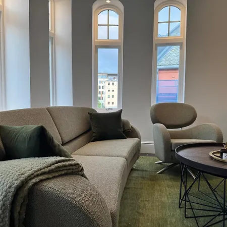 Elegant Three-bedroom With Stunning Sea Views * Alesund