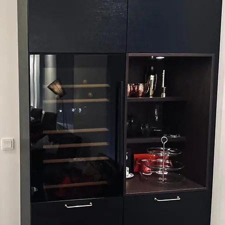 Elegant Three-bedroom With Stunning Sea Views - Limited Availability - Secure Your For Summer Apartment