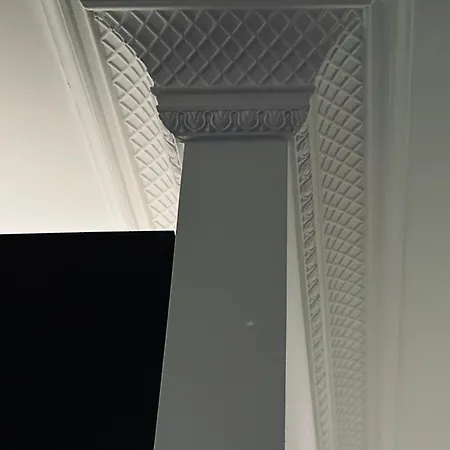 Elegant Three-bedroom With Stunning Sea Views - Limited Availability - Secure Your For Summer *