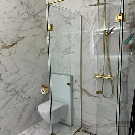 Elegant Three-bedroom With Stunning Sea Views - Limited Availability - Secure Your For Summer *