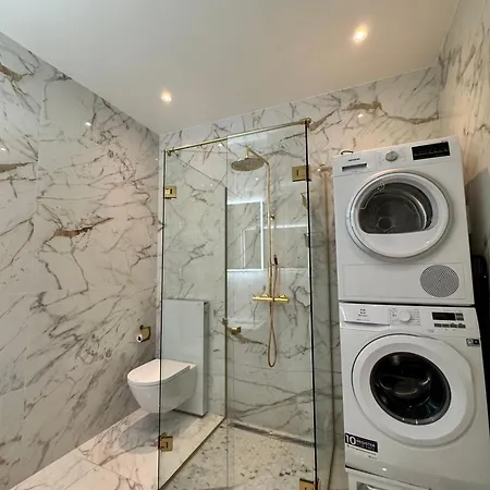 Elegant Three-bedroom With Stunning Sea Views