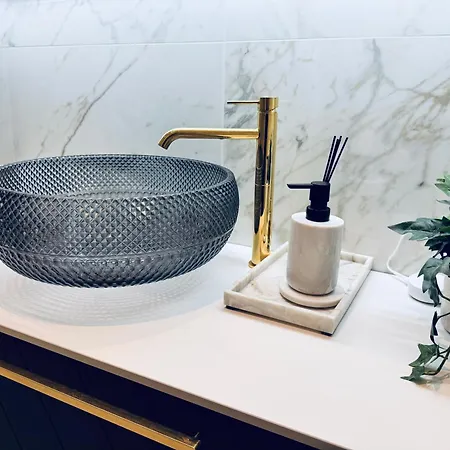 Elegant Three-bedroom With Stunning Sea Views - Limited Availability - Secure Your For Summer * Ålesund