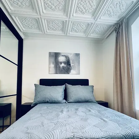 Apartment Elegant Three-bedroom With Stunning Sea Views