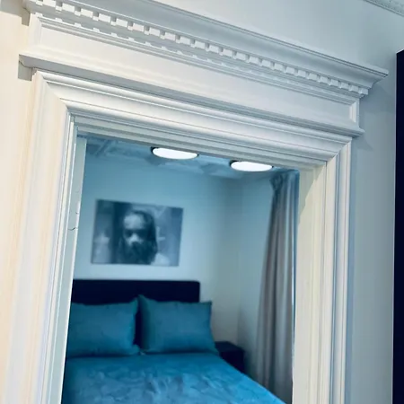 Elegant Three-bedroom With Stunning Sea Views - Limited Availability - Secure Your For Summer Apartment *