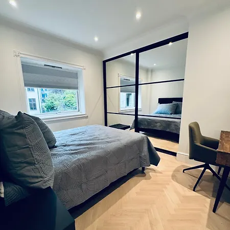 Elegant Three-bedroom With Stunning Sea Views *