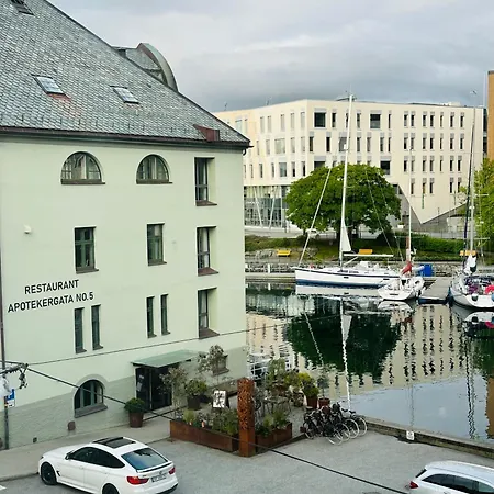 Elegant Three-bedroom With Stunning Sea Views * Alesund