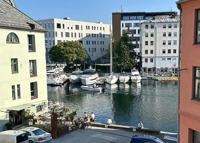 Elegant Three-bedroom With Stunning Sea Views - Limited Availability - Secure Your For Summer *