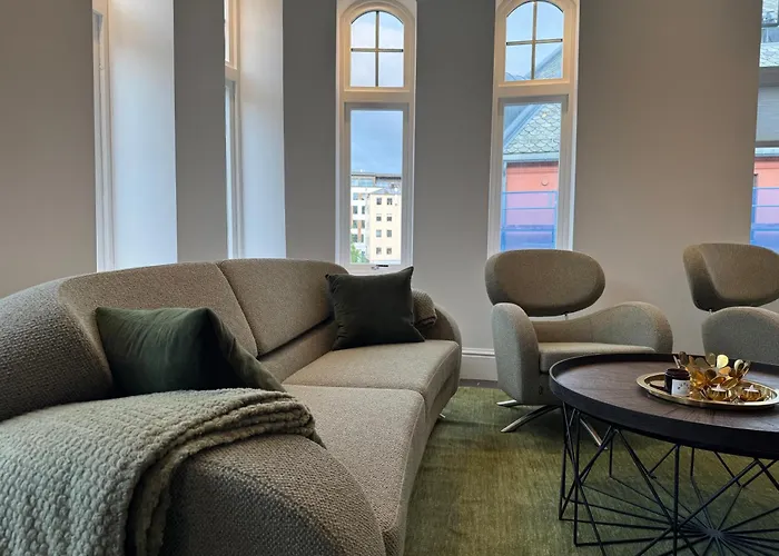 Elegant Three-bedroom With Stunning Sea Views - Limited Availability - Secure Your For Summer * Ålesund