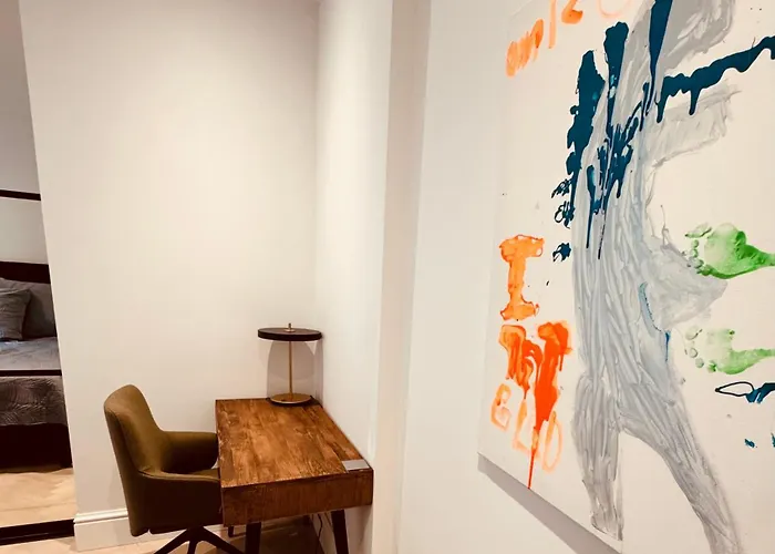 Apartamento Elegant Three-bedroom With Stunning Sea Views - Limited Availability - Secure Your For Summer Ålesund