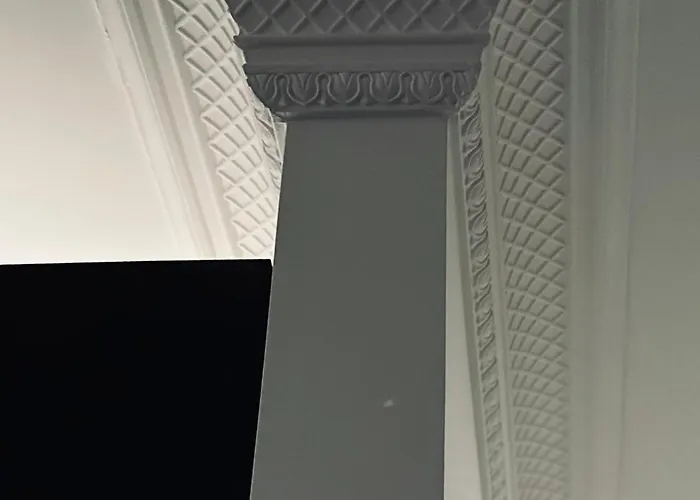 Elegant Three-bedroom With Stunning Sea Views - Limited Availability - Secure Your For Summer *