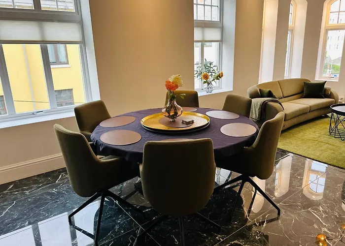 Elegant Three-bedroom With Stunning Sea Views - Limited Availability - Secure Your For Summer Apartamento