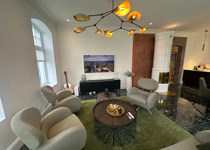 Elegant Three-bedroom With Stunning Sea Views - Limited Availability - Secure Your For Summer Apartamento *