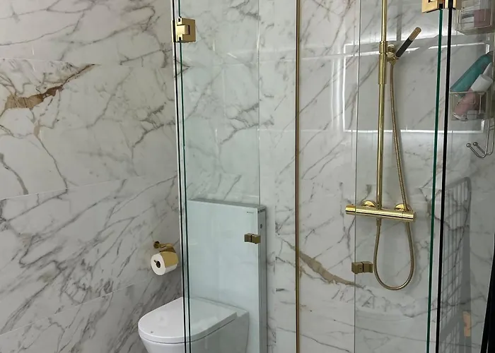 Elegant Three-bedroom With Stunning Sea Views - Limited Availability - Secure Your For Summer *