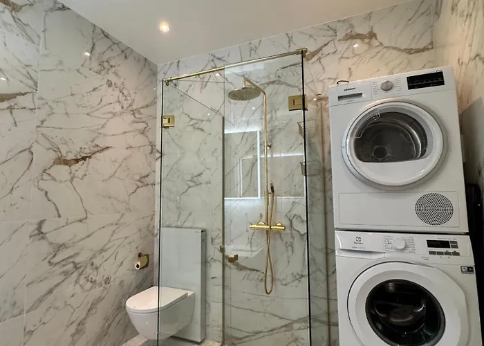 Elegant Three-bedroom With Stunning Sea Views - Limited Availability - Secure Your For Summer