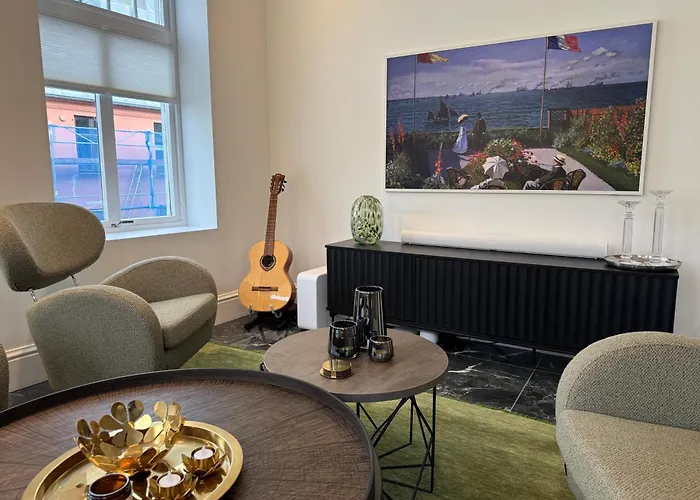 Elegant Three-bedroom With Stunning Sea Views - Limited Availability - Secure Your For Summer Apartmán Ålesund