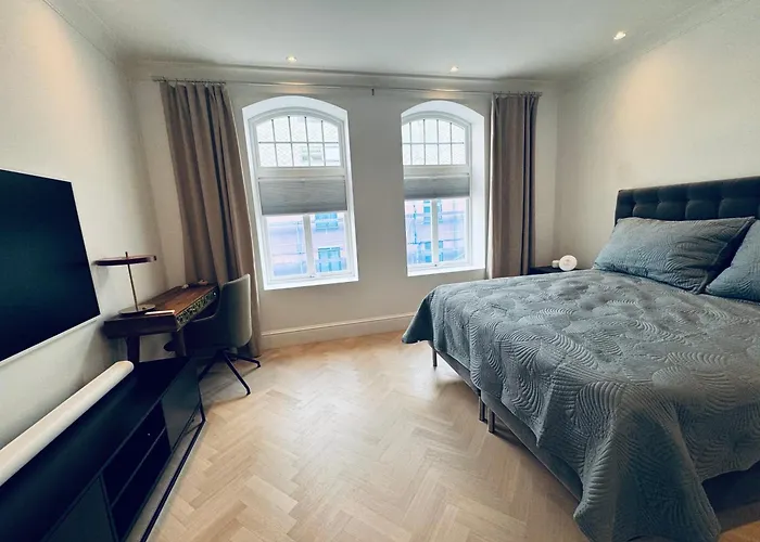 Elegant Three-bedroom With Stunning Sea Views - Limited Availability - Secure Your For Summer Apartamento Ålesund