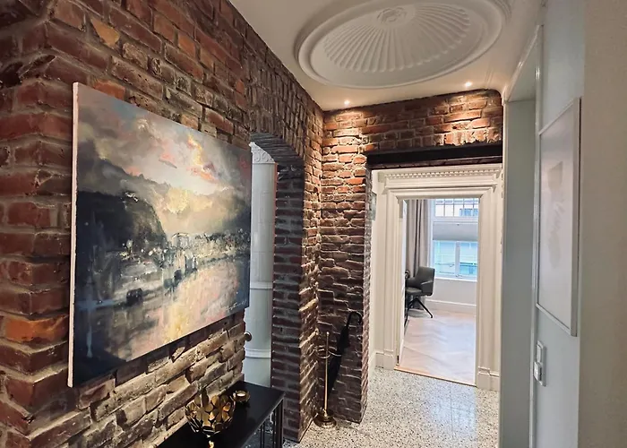 Elegant Three-bedroom With Stunning Sea Views - Limited Availability - Secure Your For Summer *