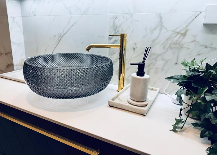 Elegant Three-bedroom With Stunning Sea Views - Limited Availability - Secure Your For Summer * Ålesund