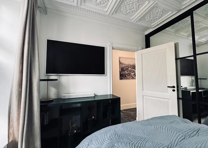 Elegant Three-bedroom With Stunning Sea Views - Limited Availability - Secure Your For Summer Apartamento Ålesund