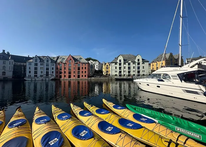Lejlighed Elegant Three-bedroom With Stunning Sea Views - Limited Availability - Secure Your For Summer Ålesund