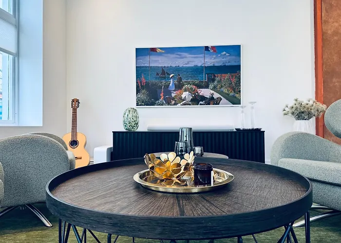 Lejlighed Elegant Three-bedroom With Stunning Sea Views - Limited Availability - Secure Your For Summer *