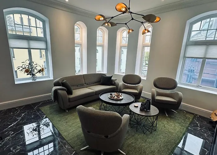Elegant Three-bedroom With Stunning Sea Views - Limited Availability - Secure Your For Summer Ålesund